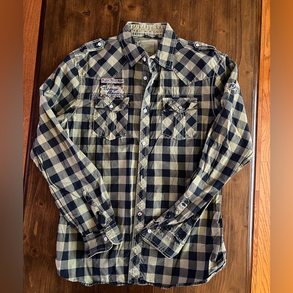 Men’s Vintage David Bitton Buffalo Button Up. Size M
